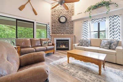 An Un-Fore-Gettable Time | Shared Pool & Near Lake