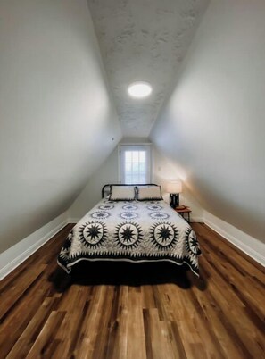 4 habitaciones, tabla de planchar con plancha, wifi y ropa de cama 