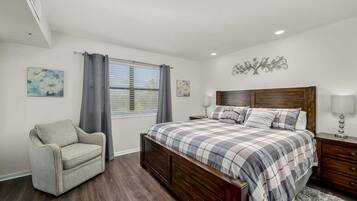 2 عدّة غرف نوم ومكواة/لوح كي وسرير سفر وواي فاي