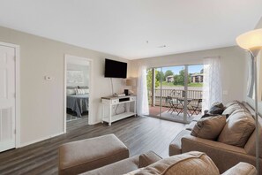 TV - The Branson Condo at Fall Creek | Overlooking the Rolling Hills (Branson)