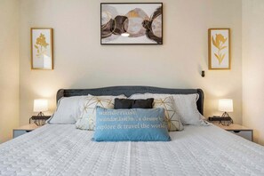 2 habitaciones, tabla de planchar con plancha, cuna de viaje y wifi 