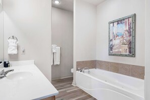 Een douche, een haardroger, handdoeken