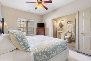 3 slaapkamers, een strijkplank/strijkijzer, reisbedje, wifi