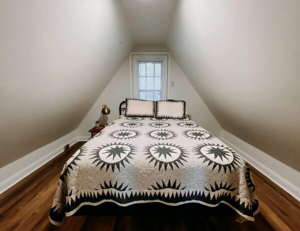 2 quartos, ferros/tábuas de passar roupa, Wi-Fi, roupa de cama