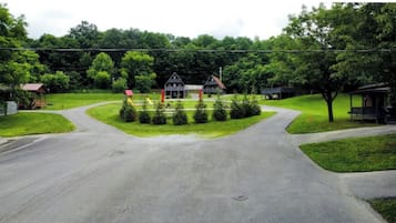 المنطقة المحيطة بالمنشأة