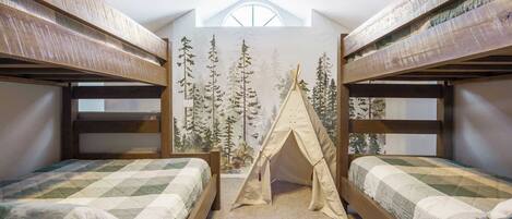 3 bedrooms, iron/ironing board, travel crib, WiFi