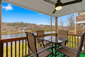 Outdoor dining - On Lake Time Taneycomo - Amazing Views (Branson)