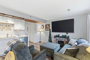 TV, offices - On Lake Time Taneycomo - Amazing Views (Branson)