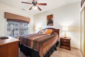 3 habitaciones, tabla de planchar con plancha, cuna de viaje y wifi 