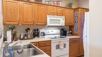 Fridge, microwave, coffee/tea maker, toaster