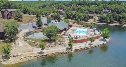 Oak Lane Escape - Branson - Resort Condo on Golf Course w/ Endless Amenities