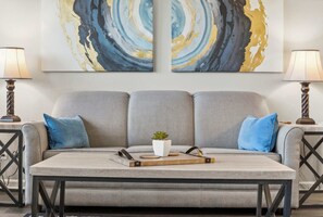 Fernseher, DVD-Player, Arbeitsbereiche