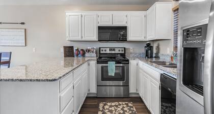 Oak Lane Escape - Branson - Resort Condo on Golf Course w/ Endless Amenities