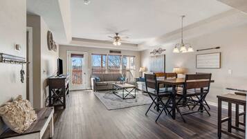 تلفزيون، مشغل دي في دي، مكتب