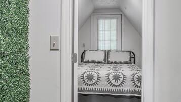 2 quartos, ferros/tábuas de passar roupa, Wi-Fi, roupa de cama