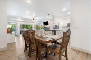 Dining - *New* Lakeside Haven | Picturesque (Branson)