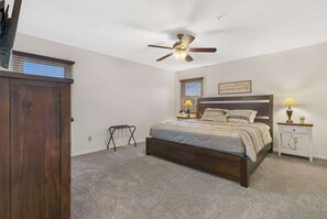 3 bedrooms, iron/ironing board, WiFi, bed sheets