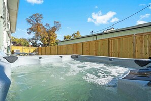 Baignoire à remous extérieure