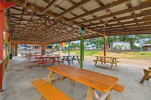Outdoor dining - Cozy Condo at Rock Lane Resort (Branson)