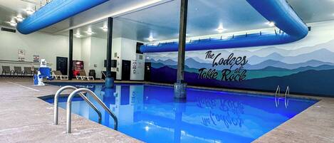 Una piscina cubierta