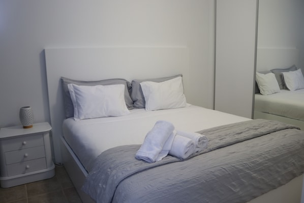 2 bedrooms, iron/ironing board, WiFi, bed sheets