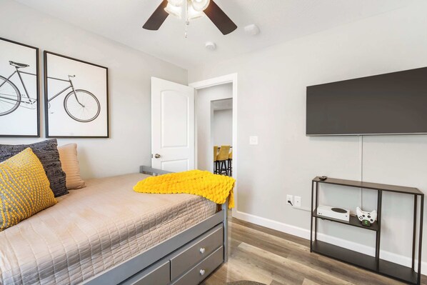 3 bedrooms, iron/ironing board, WiFi, bed sheets