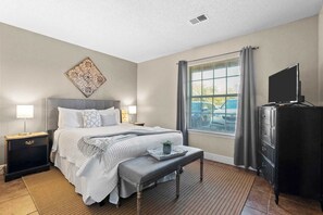 1 soverom, strykejern/-brett, reiseseng for barn og wi-fi