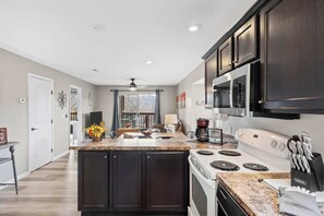 Refrigerador, microondas, horno, placa de cocina