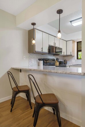 Frigorifero, microonde, forno, piano cottura