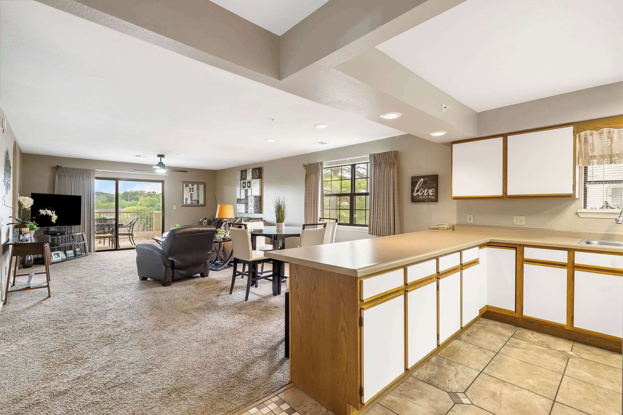 المنشأة من الداخل