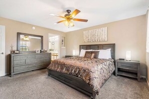 2 bedrooms, iron/ironing board, travel crib, WiFi - Golf Course View at the Foothills Resort (Branson)