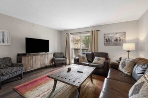 TV - The Spoke and Urban Farmhouse Duo | DT Awaits! (Branson)