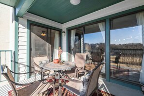 Outdoor dining - *New Listing* Twedt's Retreat | Balcony Views (Branson)