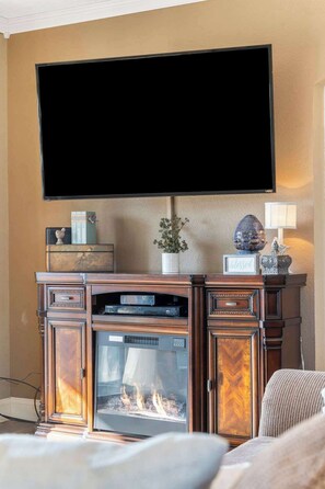 TV, fireplace