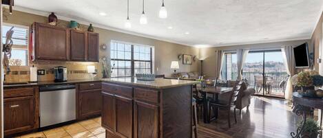 雪櫃、微波爐、焗爐、爐具