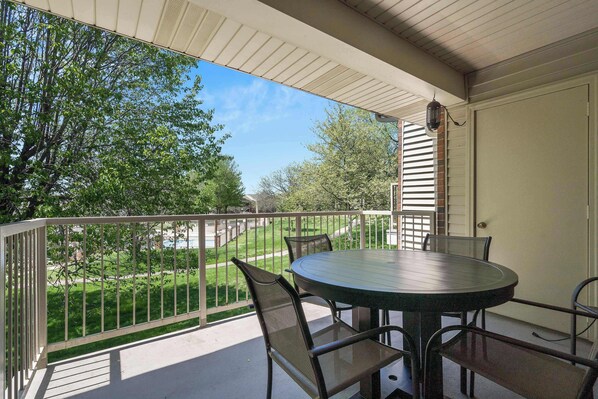 屋外ダイニングエリア