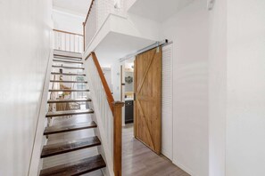 Interior - Tranquil Treehouse Loft | Golf Course Views (Branson)