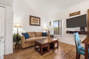 TV, offices - Peaceful Lakeview Escape - For 6 (Branson)