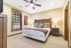 2 bedrooms, desk, travel cot, WiFi