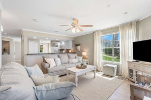 TV - 2 Pools | Near the Lake and 76 Strip | Starbucks (Branson)