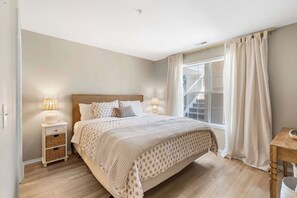 2 bedrooms, iron/ironing board, travel cot, WiFi