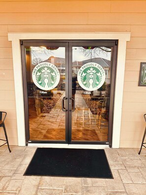 Exterior detail - 2 Pools | Near the Lake and 76 Strip | Starbucks (Branson)