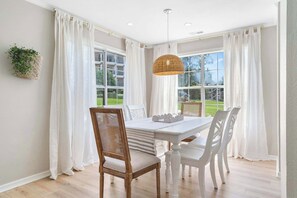 Dining - 2 Pools | Near the Lake and 76 Strip | Starbucks (Branson)