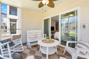 Terrace/patio - 2 Pools | Near the Lake and 76 Strip | Starbucks (Branson)