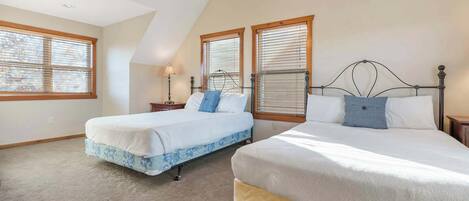 12 habitaciones, tabla de planchar con plancha, cuna de viaje y wifi