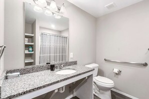 Shower, hair dryer, towels, shampoo - The Moab and Country Farmhouse Duo | Table Rock (Branson)