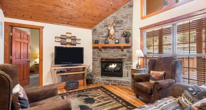 Creekside – 2 BDR Resort Cabin in Epic Location!