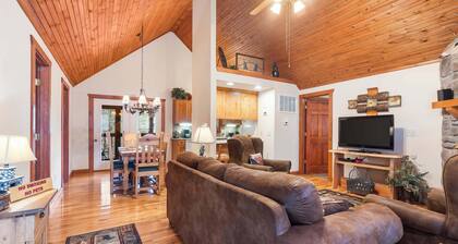 Creekside – 2 BDR Resort Cabin in Epic Location!