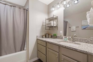 Douche, sèche-cheveux