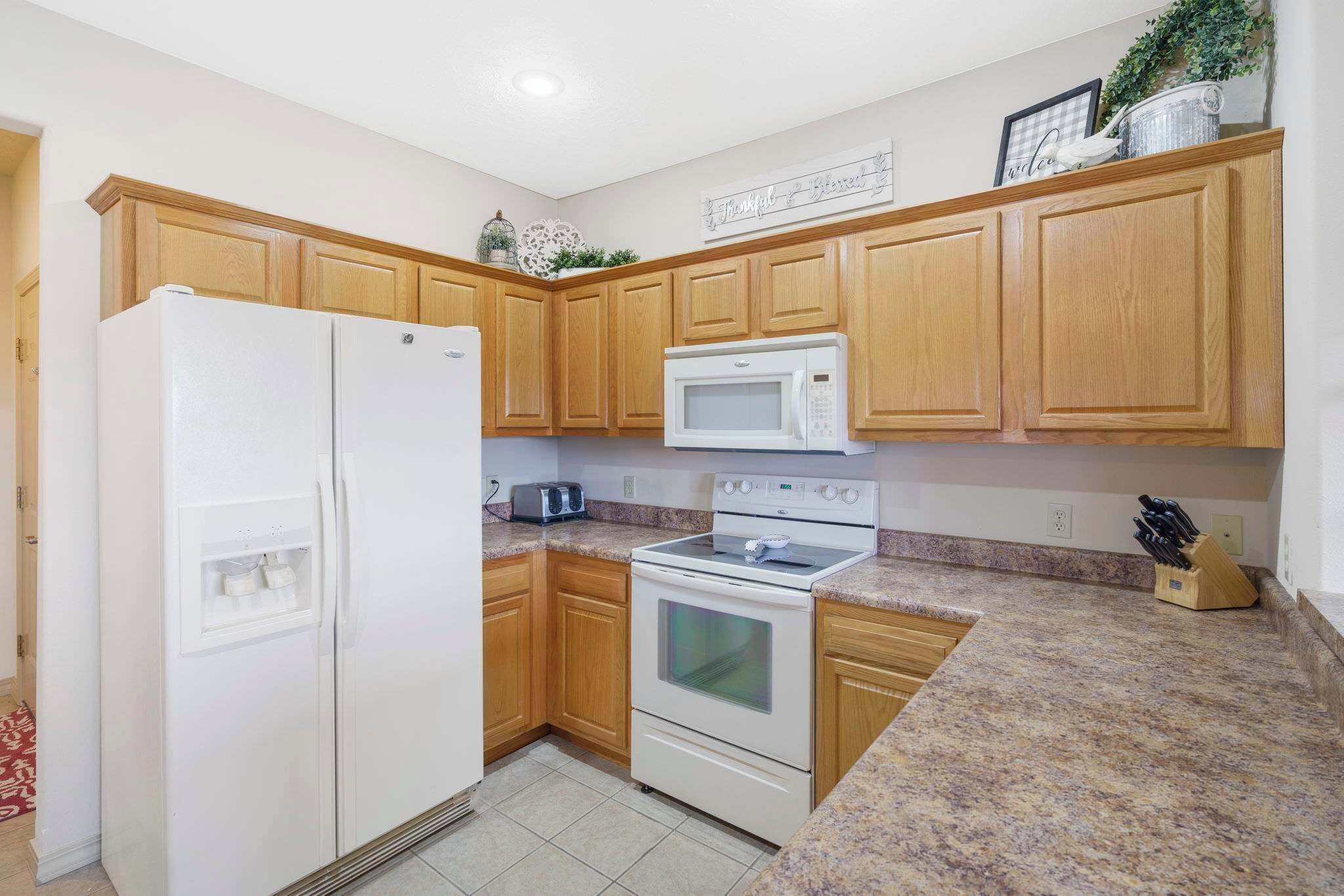 ثلاجة، ميكروويف، فرن، موقد طهي مسطح